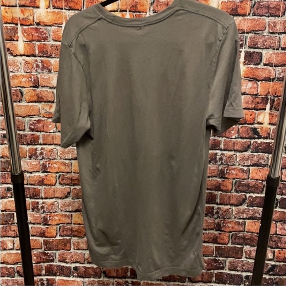 🦃 Graphic teeshirt large alien wilderness gray camping black like new - Picture 3 of 4